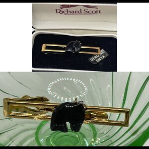 New Richard Scott tie clip carved ónix
